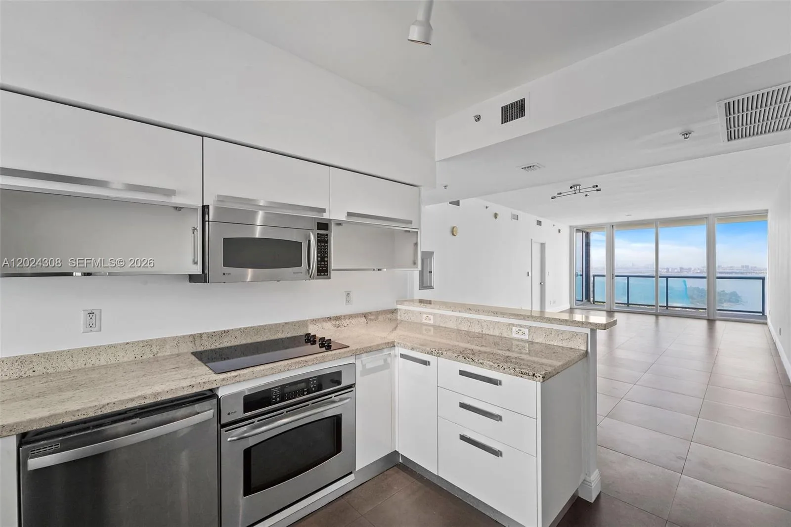601 NE 36th St # 2710, Miami, FL 33137 photo 2