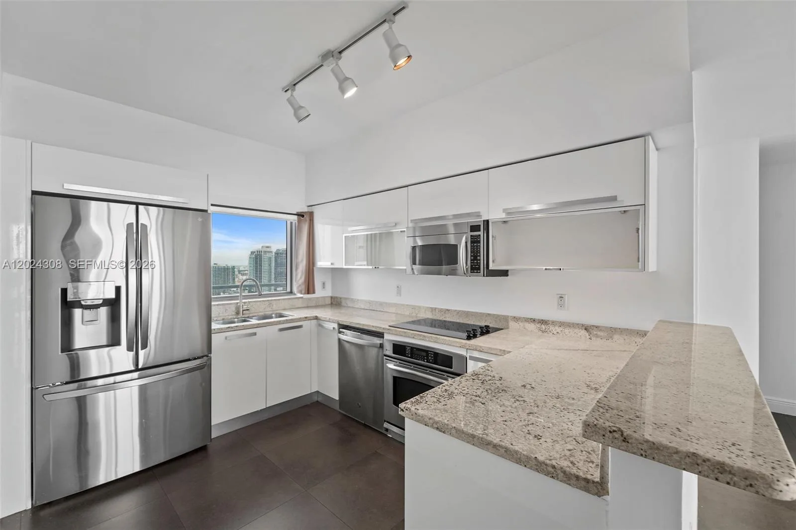 601 NE 36th St # 2710, Miami, FL 33137 photo 3