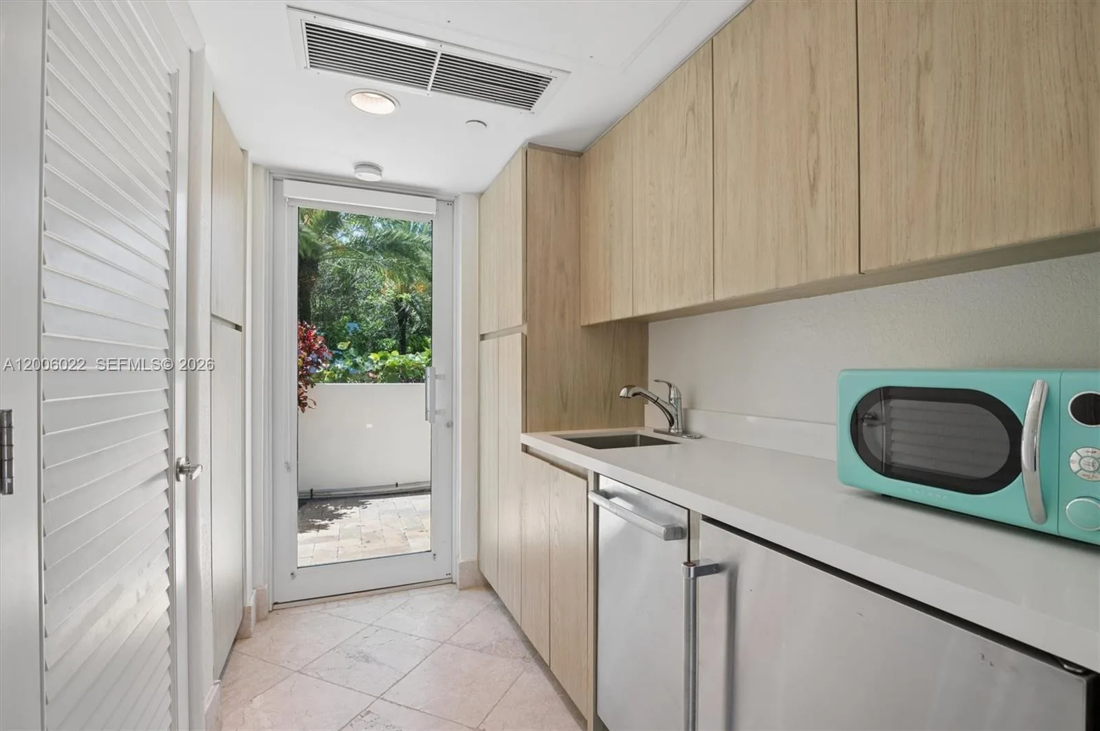 100 S POINTE # CABANA 14, Miami Beach, FL 33139 photo 3