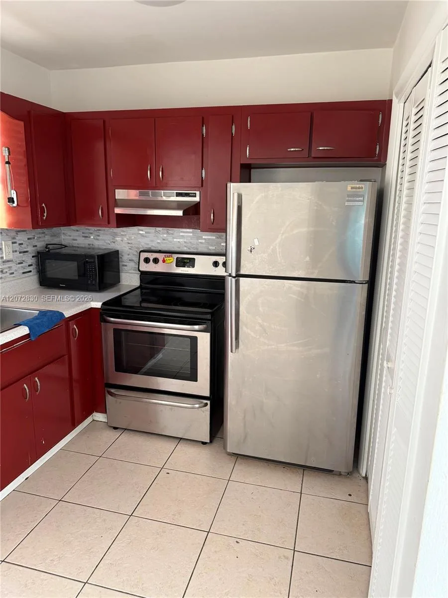 2826 Van Buren St # 18, Hollywood, FL 33020