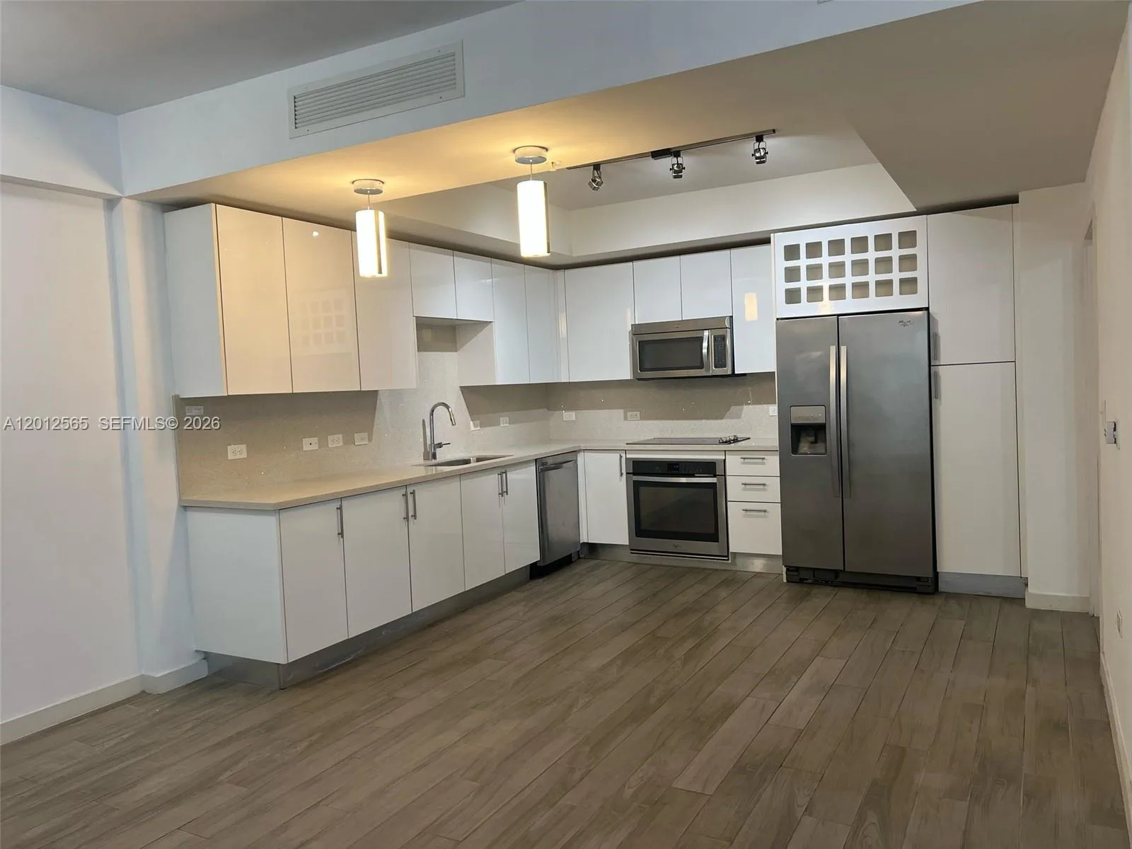 999 SW 1st Ave # 1601, Miami, FL 33130