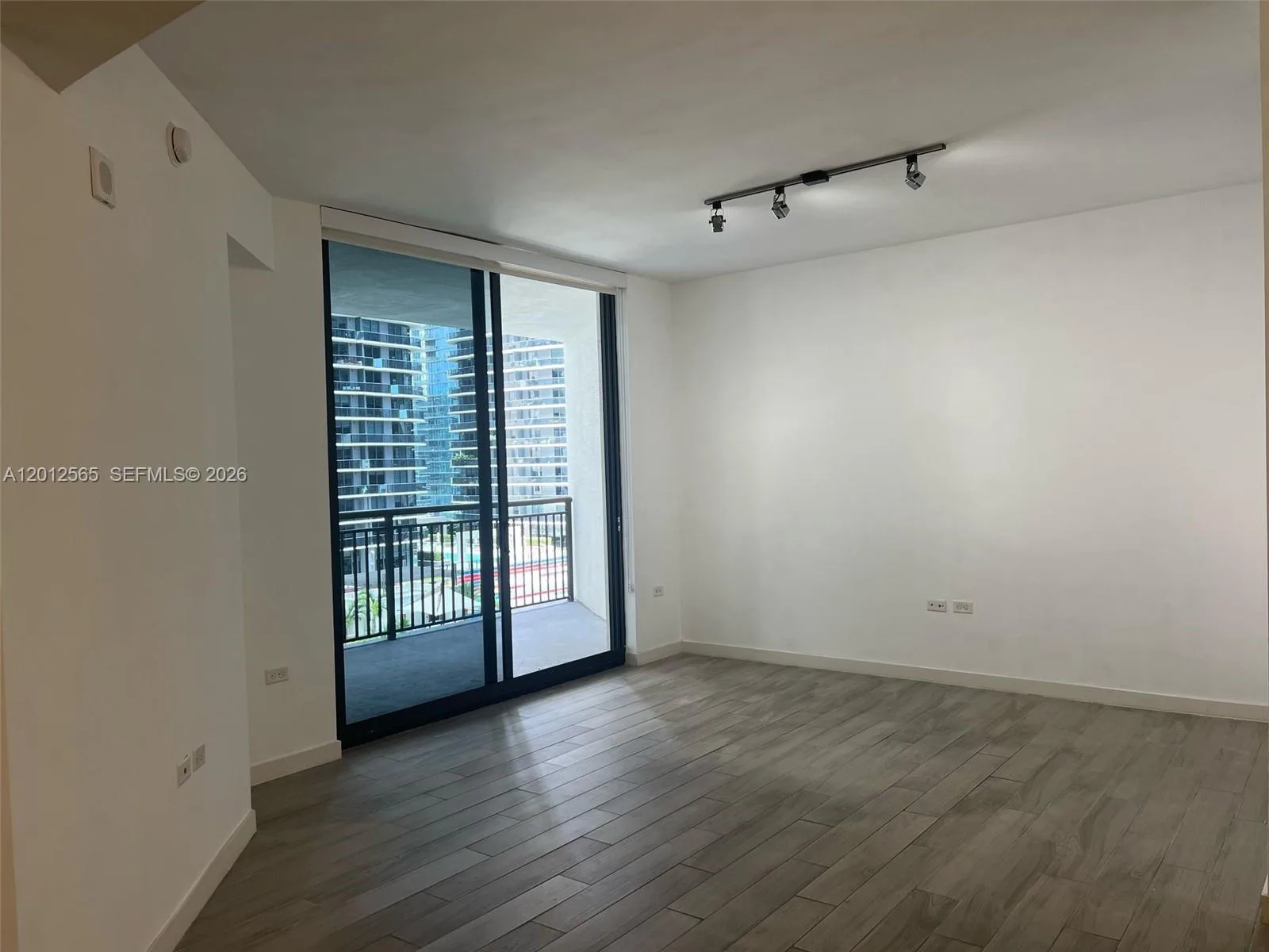 999 SW 1st Ave # 1601, Miami, FL 33130 photo 2