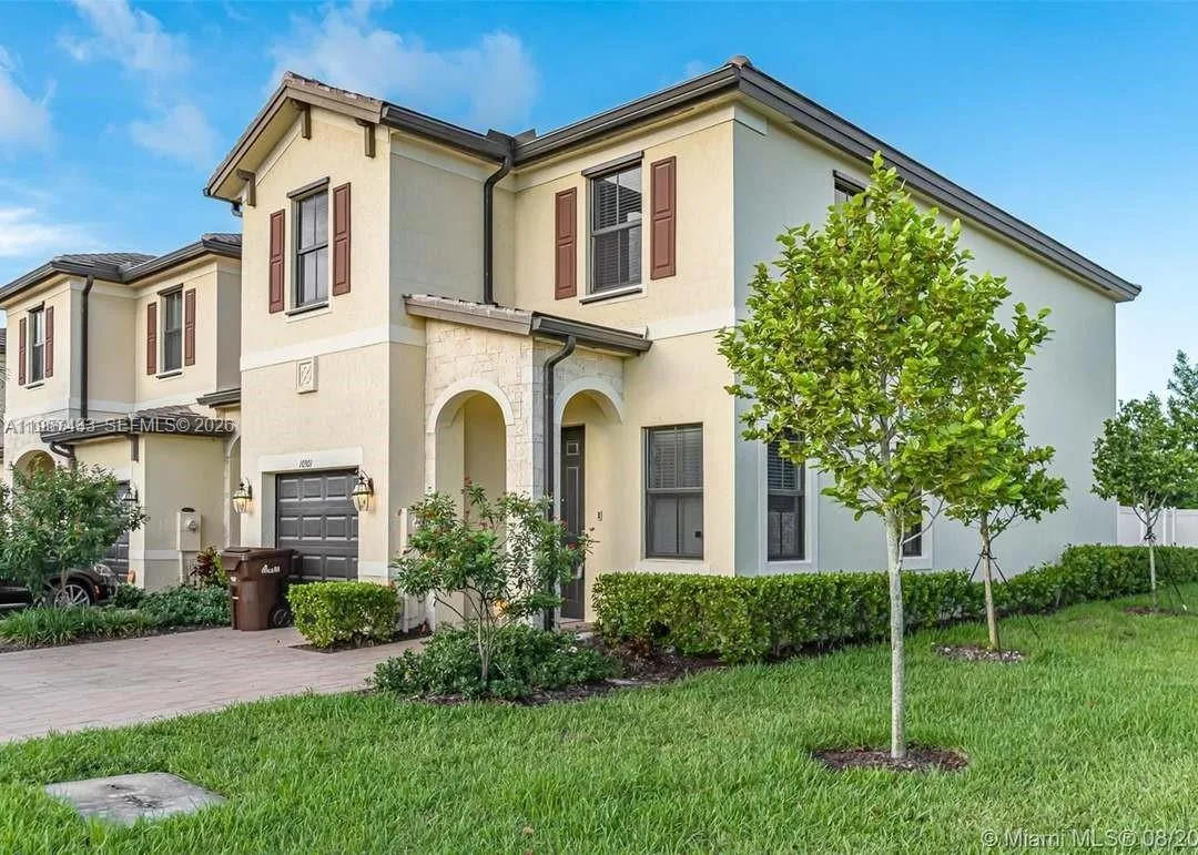 10301 W 32nd Ln, Hialeah, FL 33018