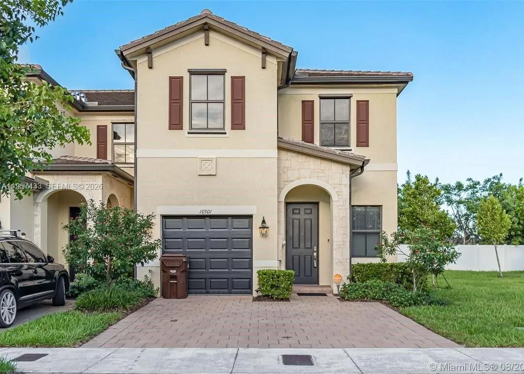 10301 W 32nd Ln, Hialeah, FL 33018 photo 2