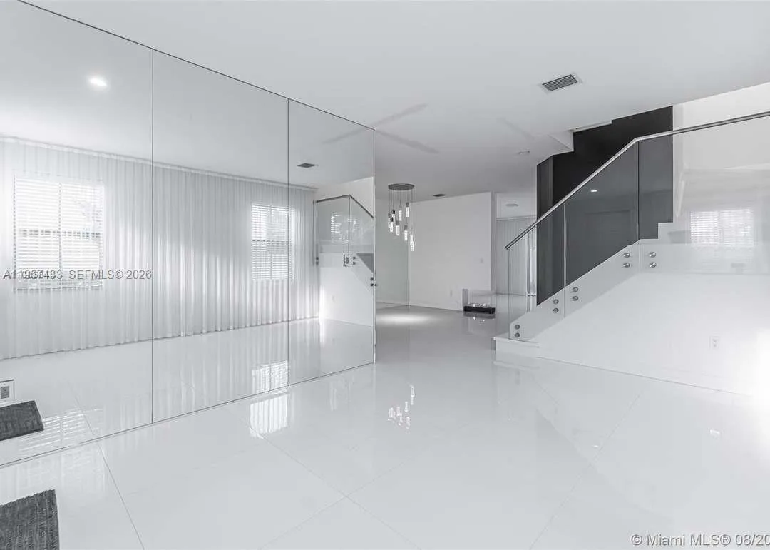 10301 W 32nd Ln, Hialeah, FL 33018 photo 4