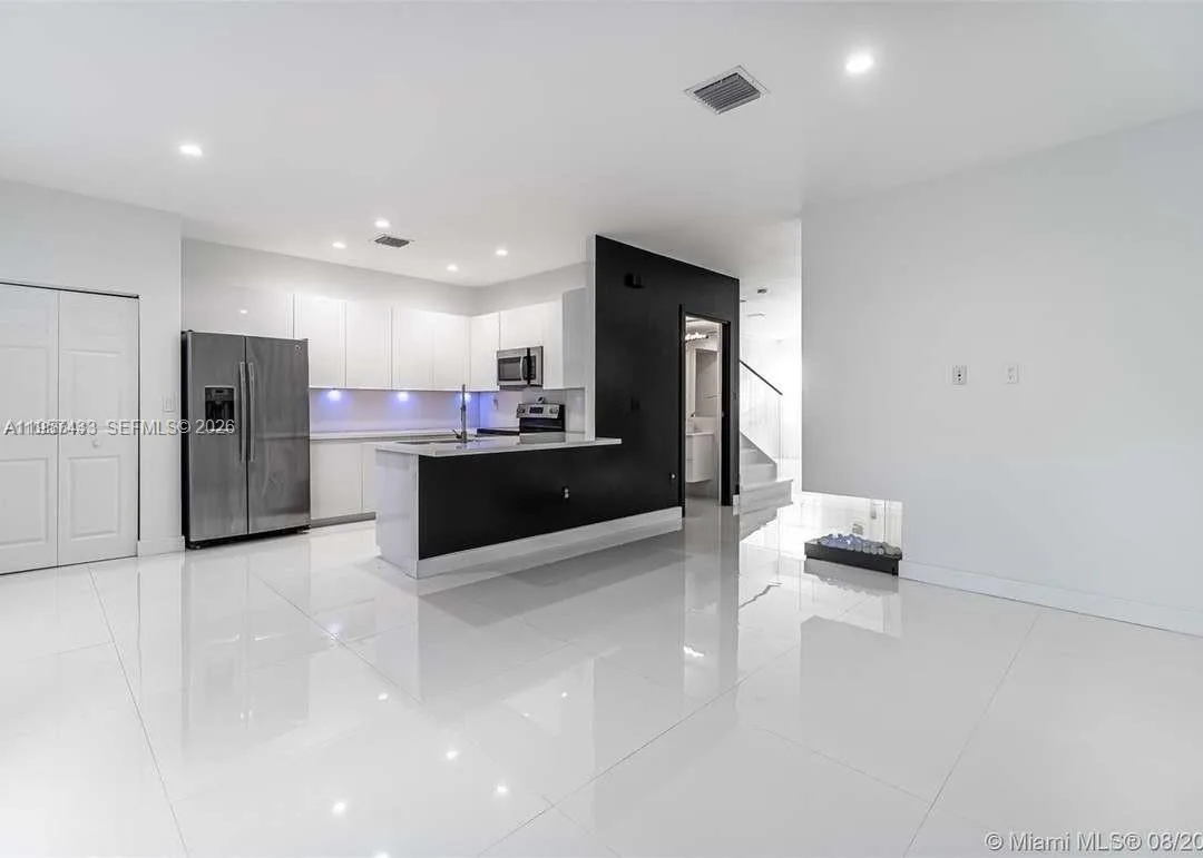 10301 W 32nd Ln, Hialeah, FL 33018 photo 7