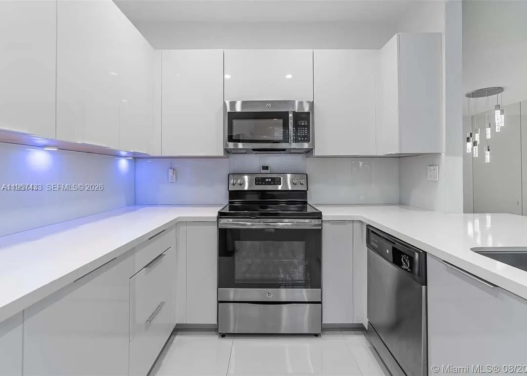 10301 W 32nd Ln, Hialeah, FL 33018 photo 9