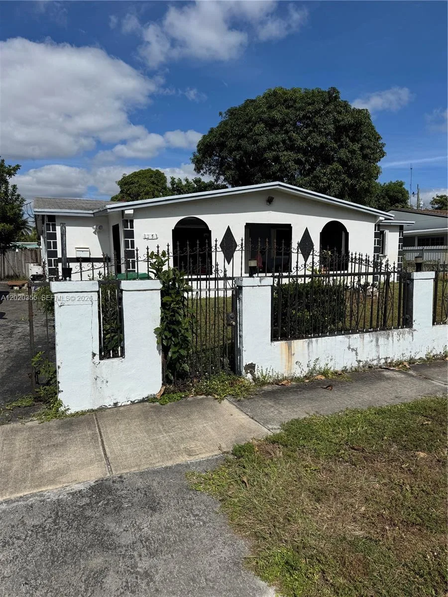 1251 NW 190th St, Miami Gardens, FL 33169