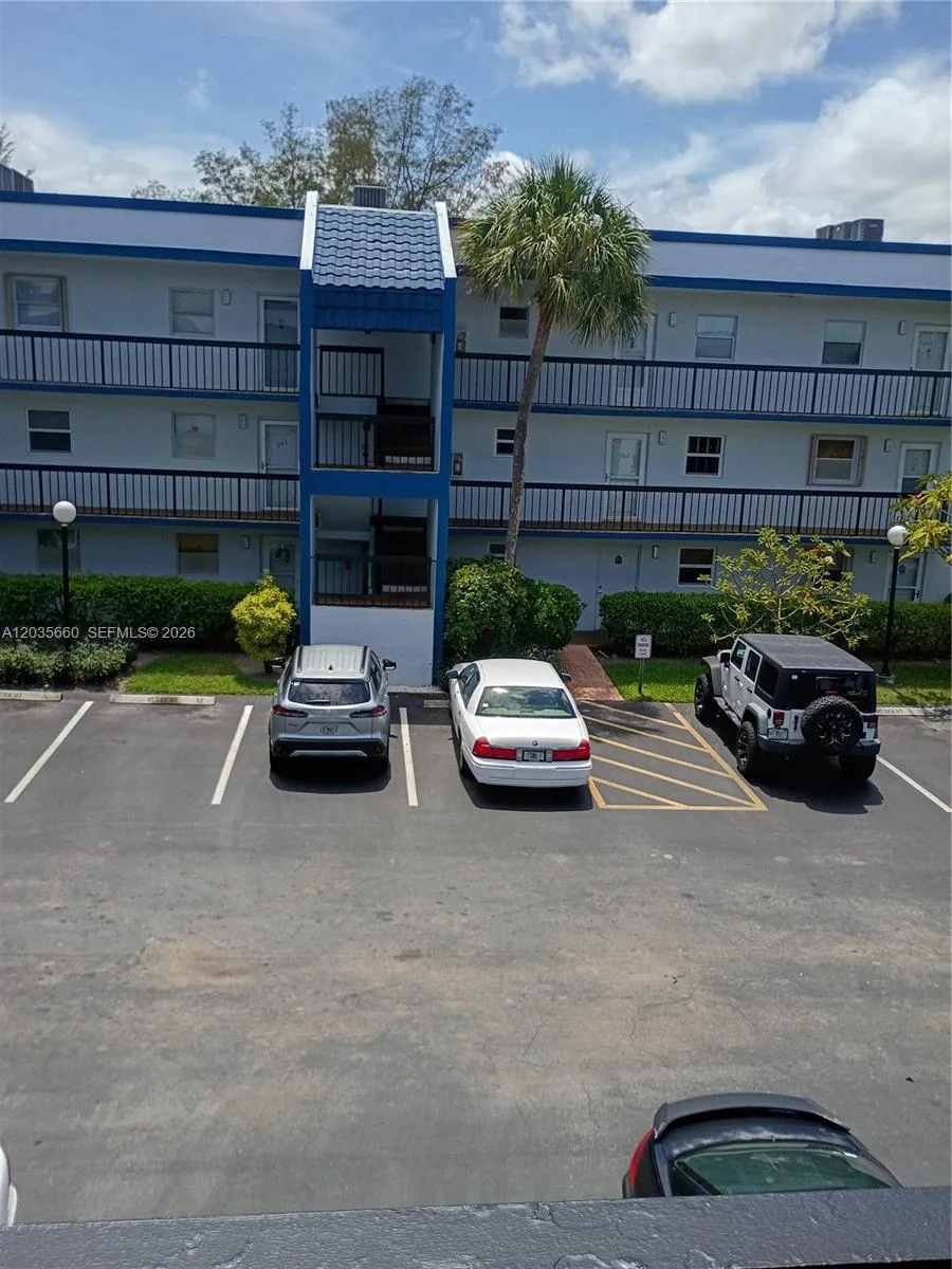 3040 Holiday Springs Blvd # 311, Margate, FL 33063