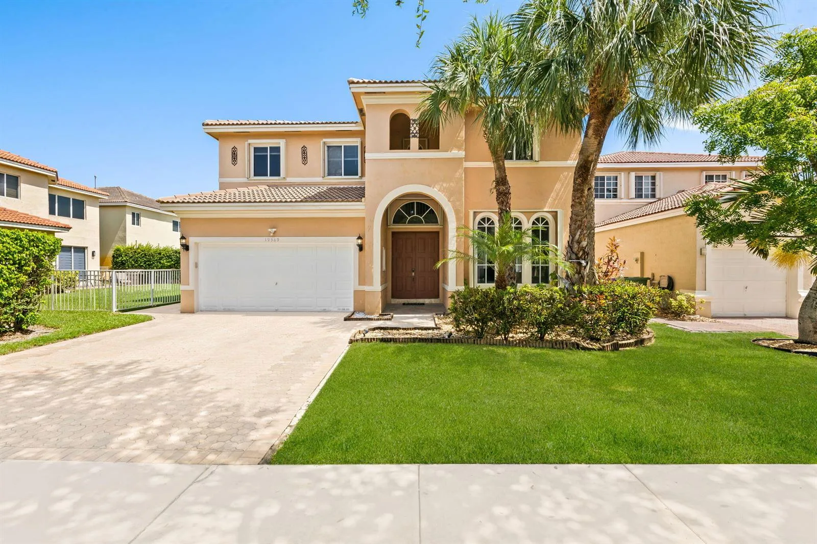 19389 SW 64th Street, Pembroke Pines, FL 33332