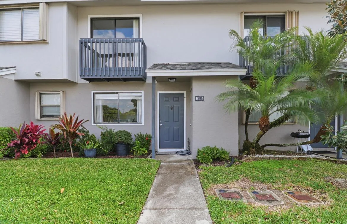 6304 Dockside Circle, FL 33463