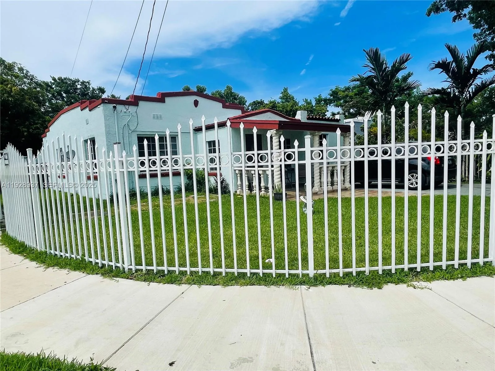 2045 NW 34th St, Miami, FL 33142 photo 2