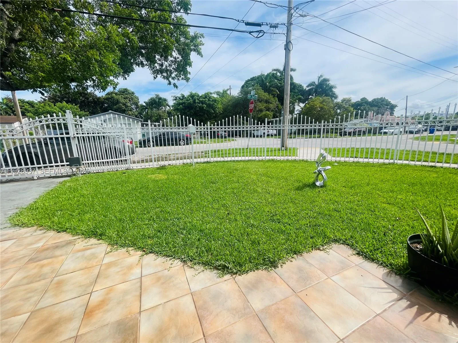 2045 NW 34th St, Miami, FL 33142 photo 3