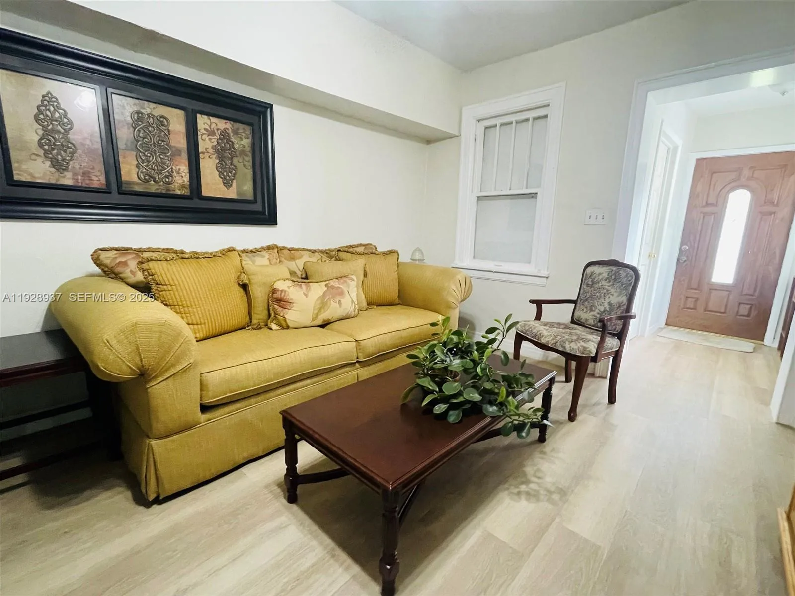 2045 NW 34th St, Miami, FL 33142 photo 4