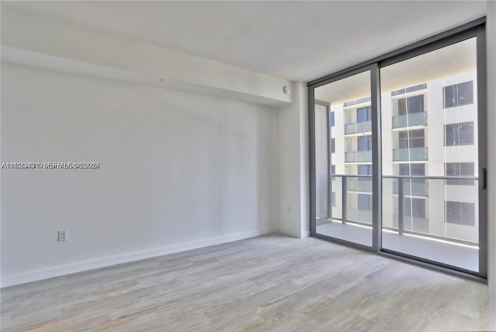 55 SW 9th St # 1910, Miami, FL 33130 photo 4