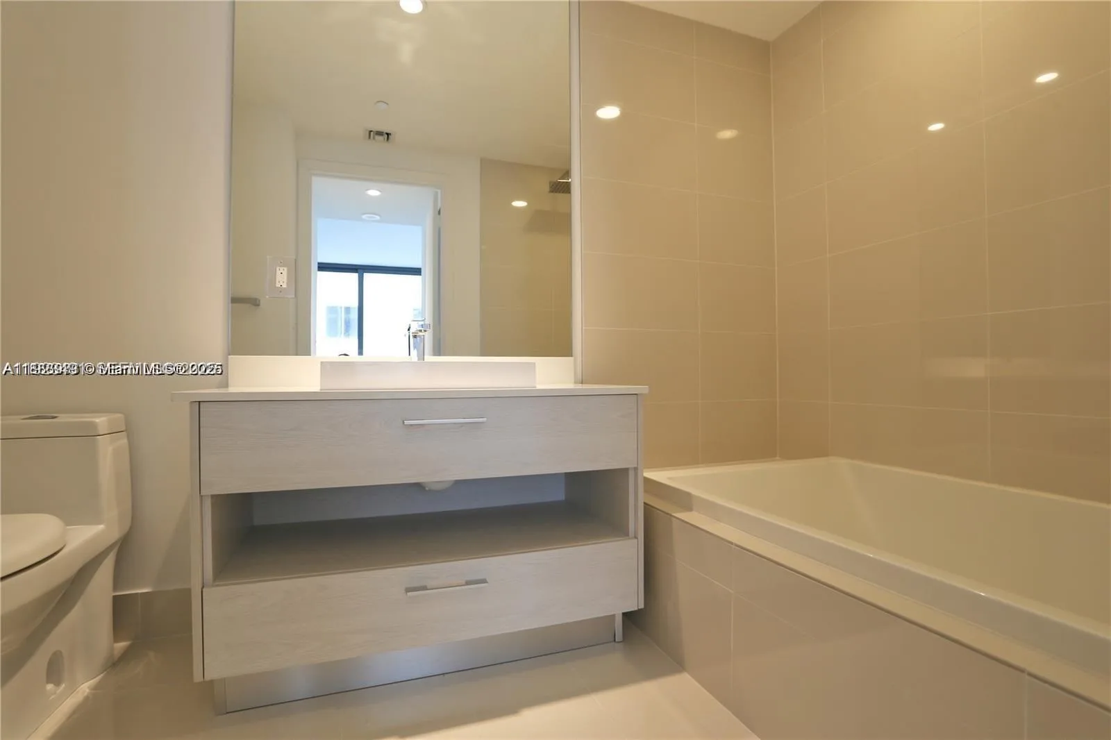 55 SW 9th St # 1910, Miami, FL 33130 photo 8