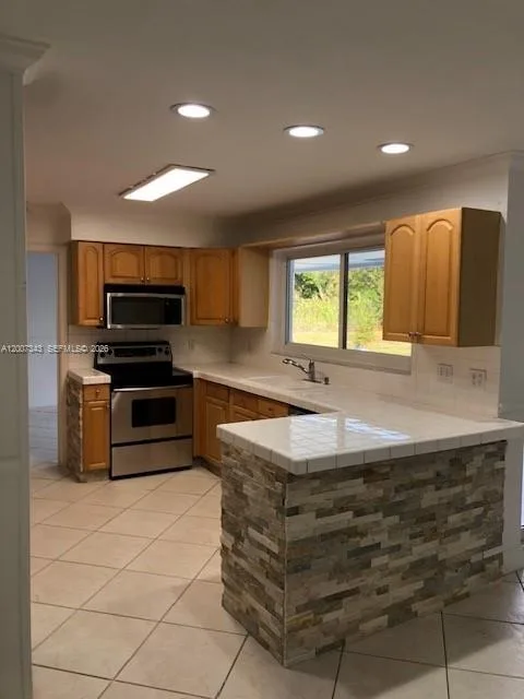 7090 SW 62nd St # 0, Miami, FL 33143 photo 9