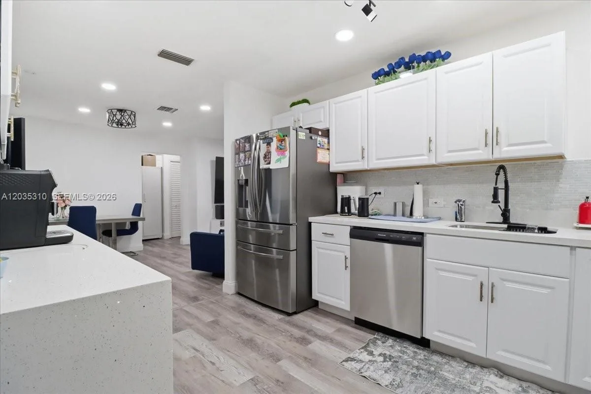 7551 Polk St, Hollywood, FL 33024