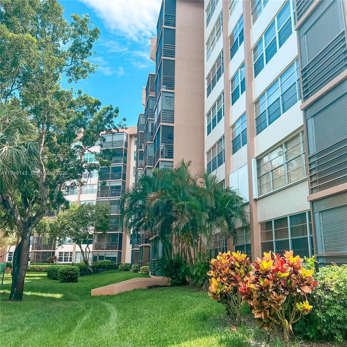 1000 Saint Charles Pl # 721, Pembroke Pines, FL 33026 photo 3