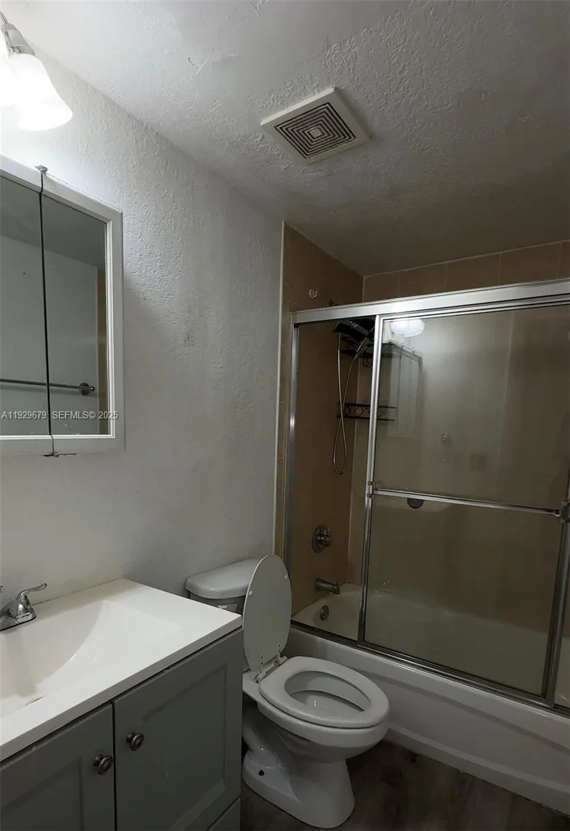 1895 Venice Park Dr # A18, Miami, FL 33181 photo 7