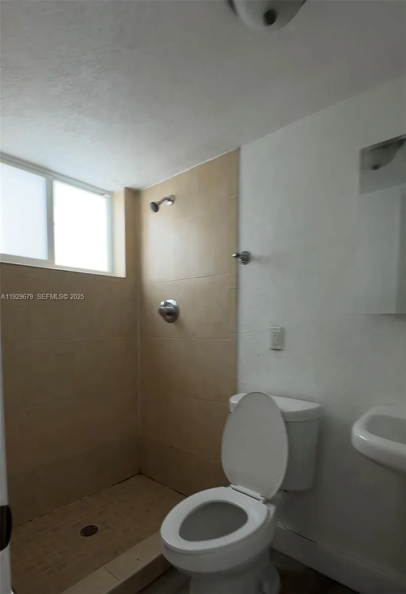 1895 Venice Park Dr # A18, Miami, FL 33181 photo 9