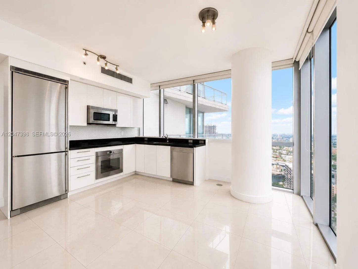 92 SW 3rd St # 3310, Miami, FL 33130 photo 4