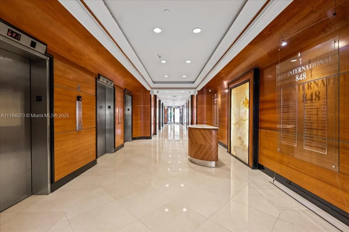848 Brickell Ave, Miami, FL 33131 photo 2