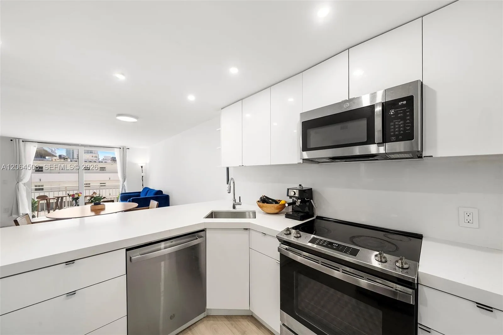 345 Ocean Dr # 610, Miami Beach, FL 33139 photo 4