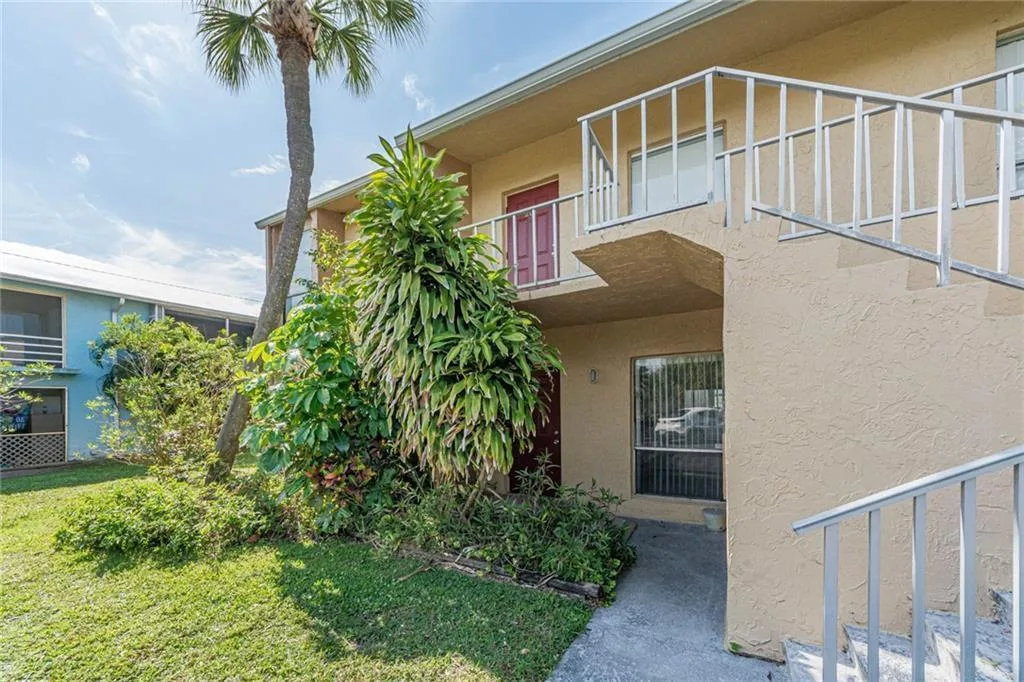 1555 14th Avenue # 201, Vero Beach, FL 32960