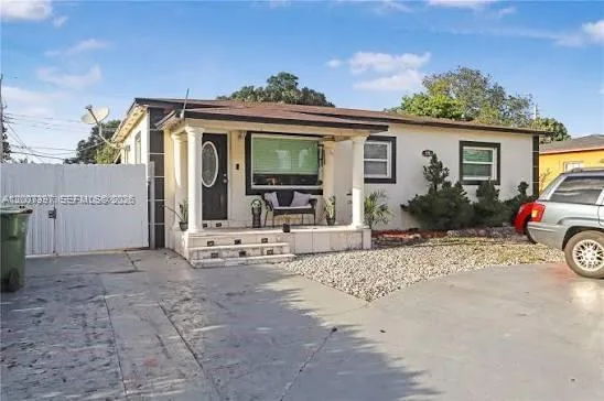 571 E 60th St, Hialeah, FL 33013