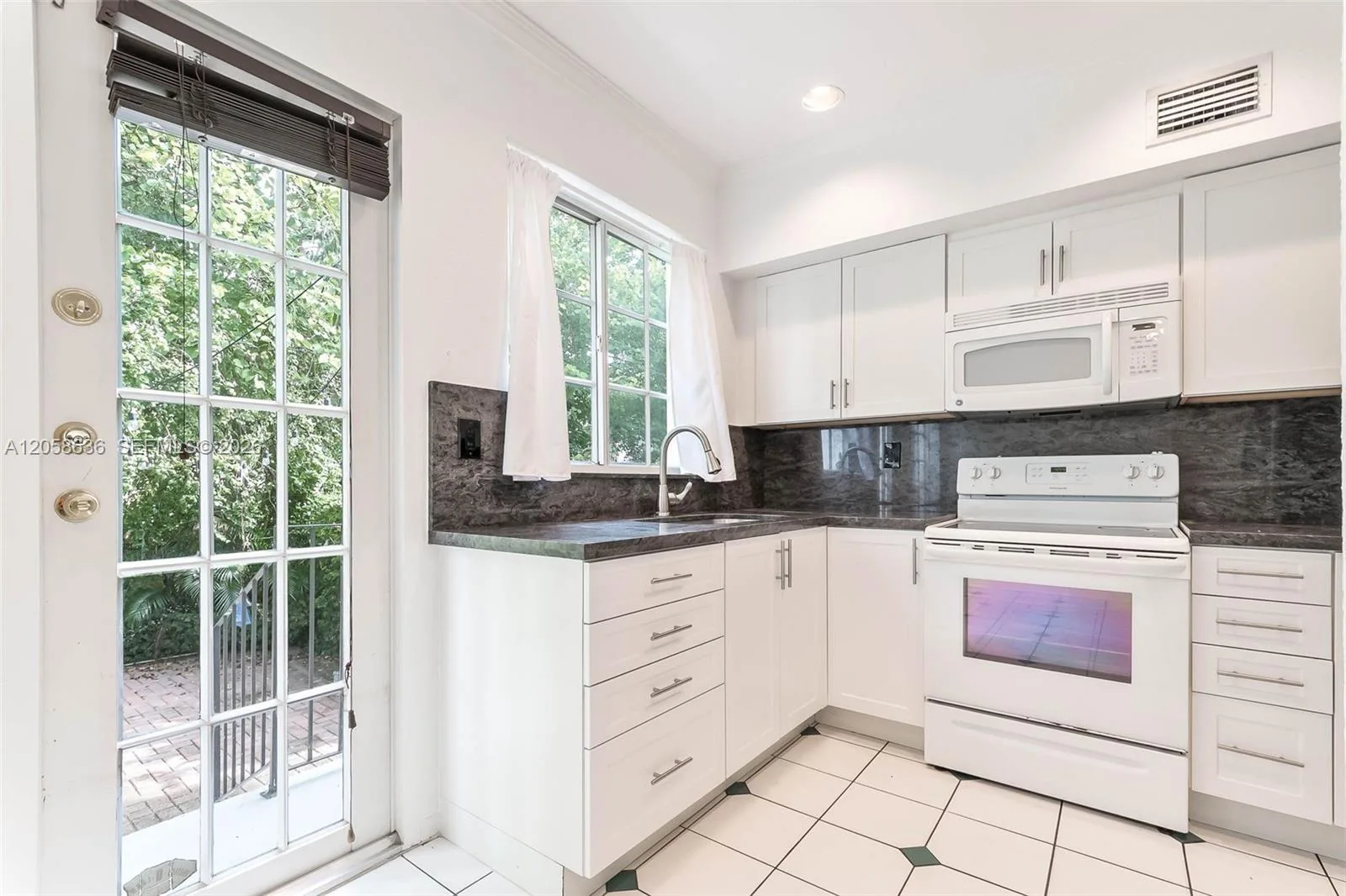 21 Madeira Ave # 18, Coral Gables, FL 33134 photo 5