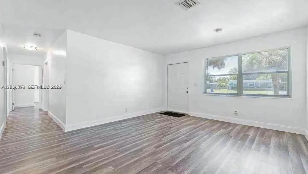 1040 NW 23rd Ter, Fort Lauderdale, FL 33311 photo 4