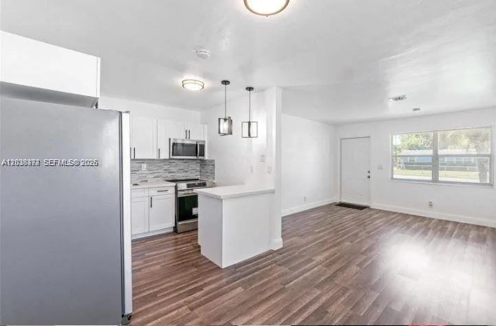 1040 NW 23rd Ter, Fort Lauderdale, FL 33311 photo 5
