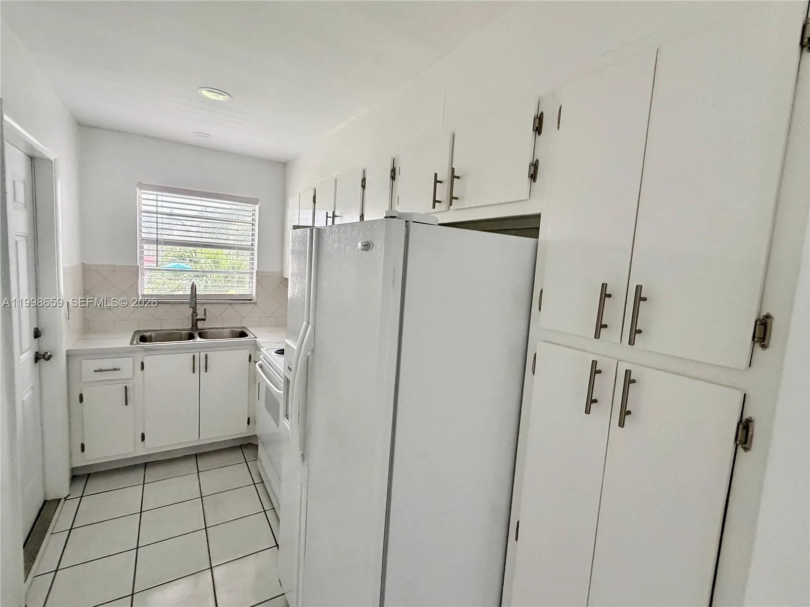 580 Egret Dr # 212, Hallandale Beach, FL 33009 photo 10