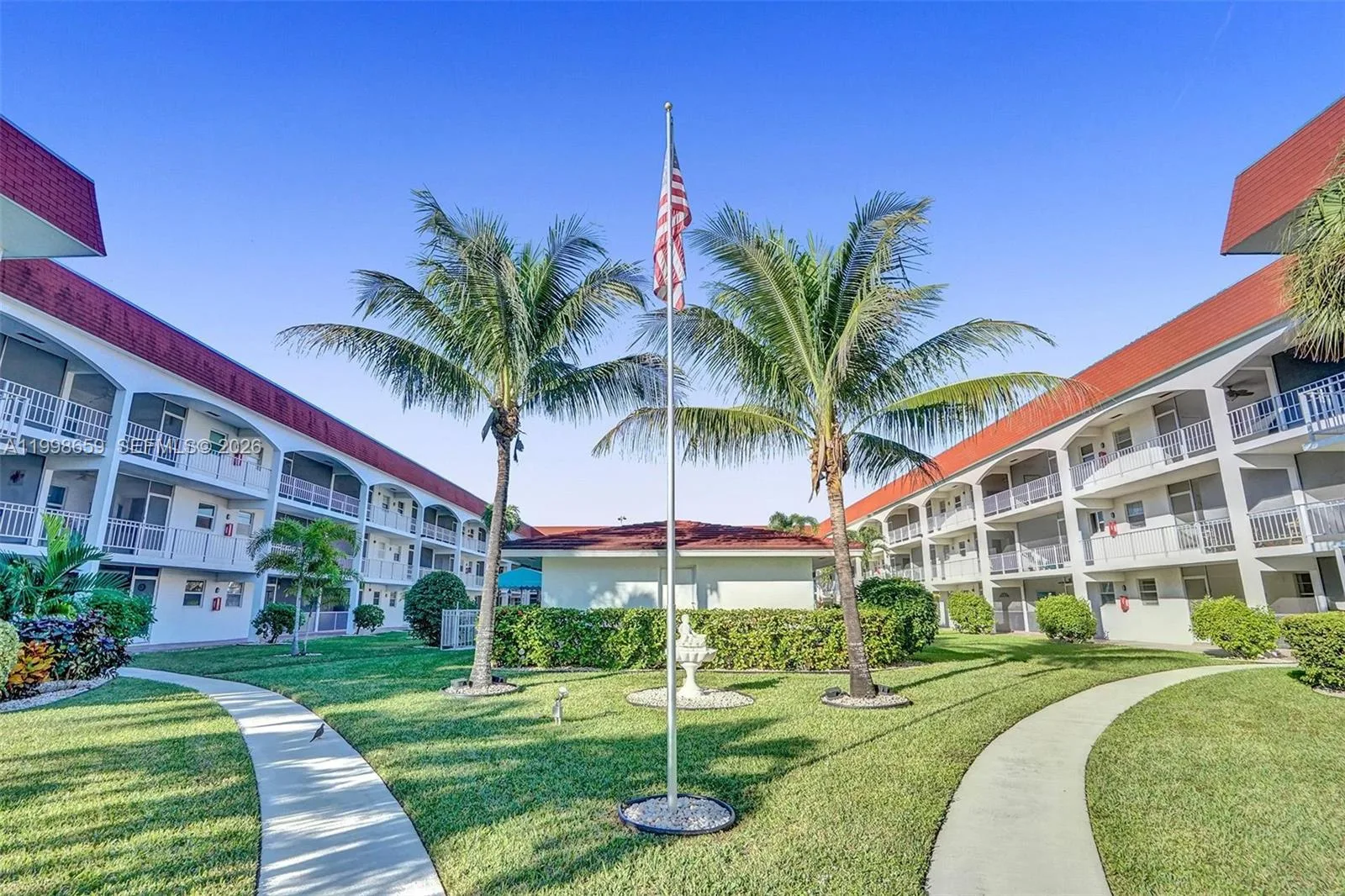 580 Egret Dr # 212, Hallandale Beach, FL 33009 photo 2