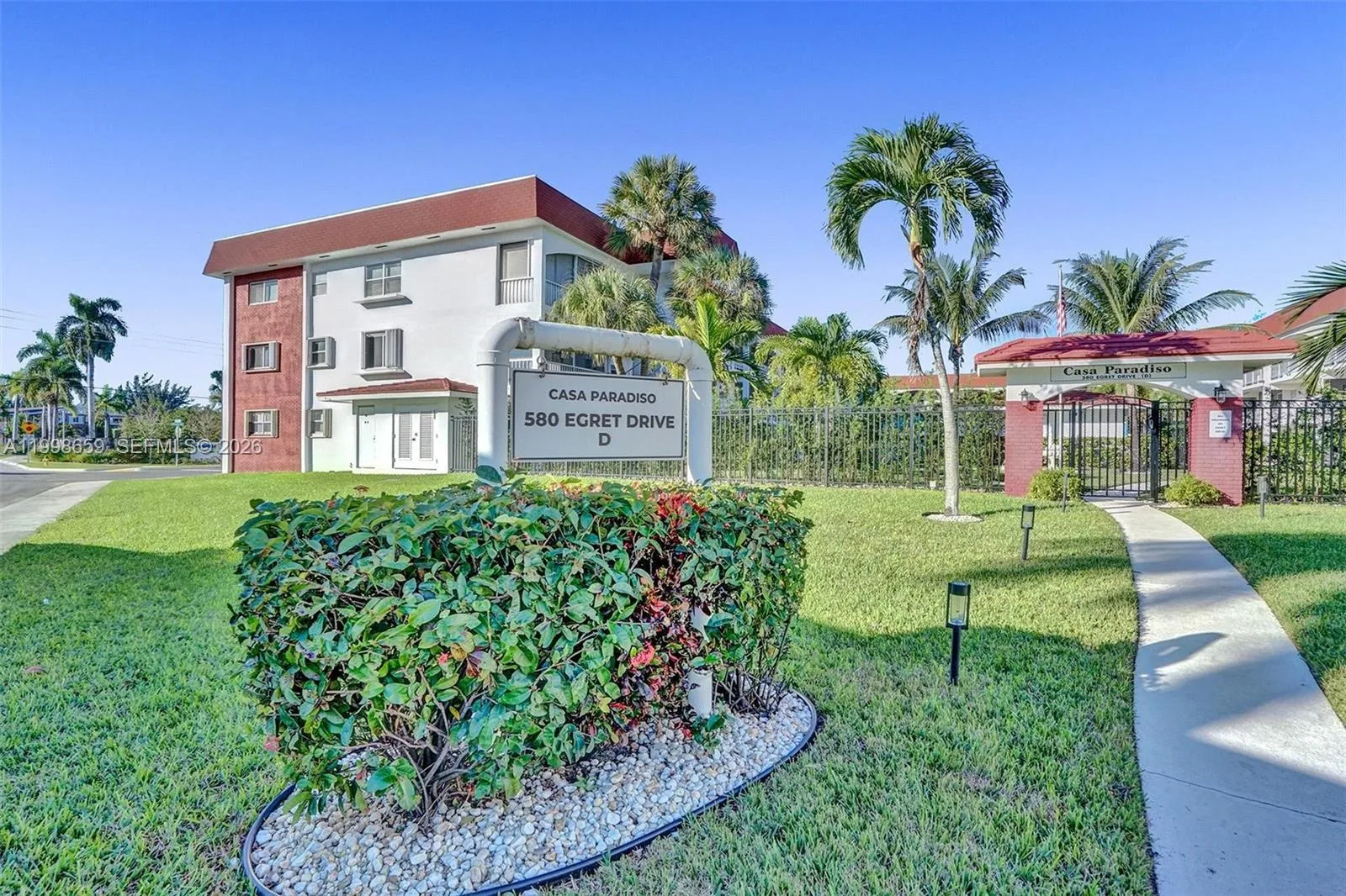 580 Egret Dr # 212, Hallandale Beach, FL 33009 photo 3