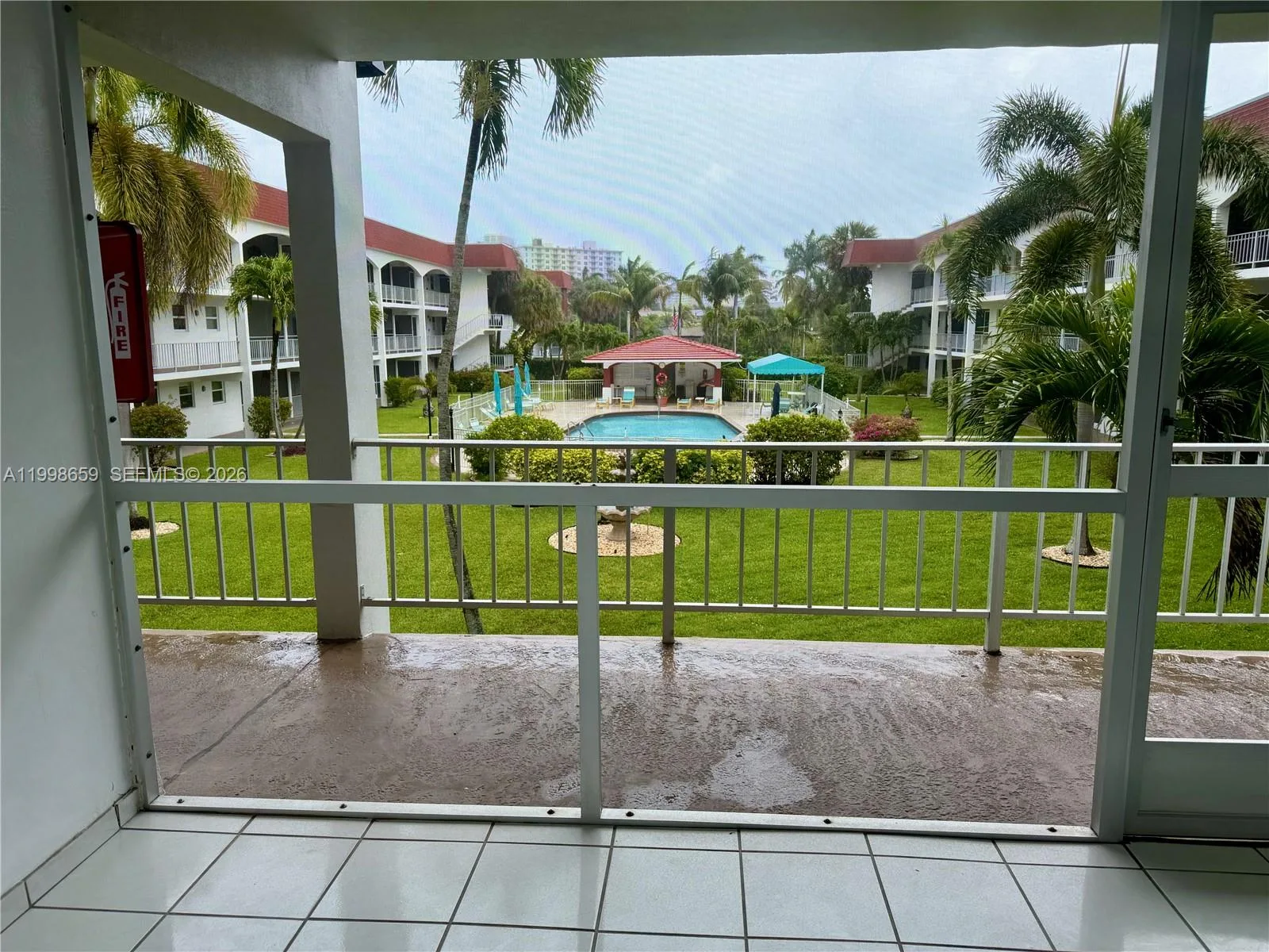 580 Egret Dr # 212, Hallandale Beach, FL 33009 photo 4