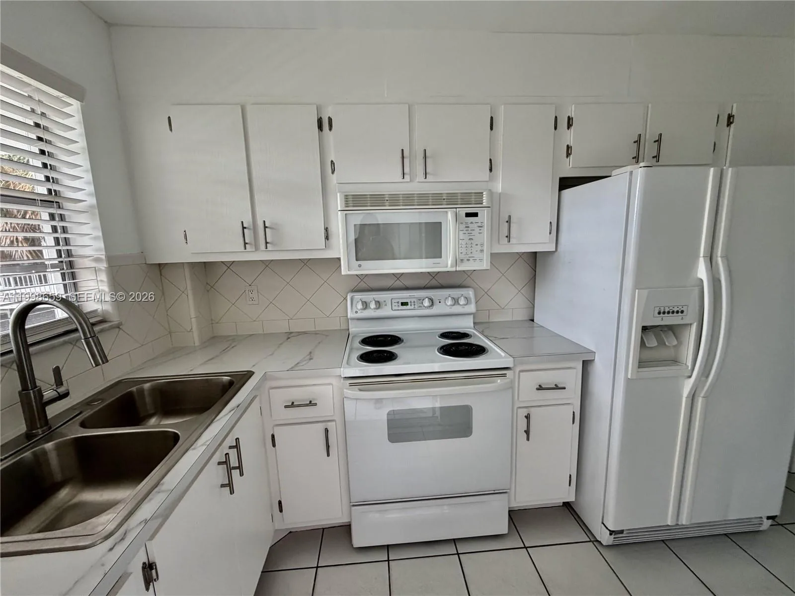 580 Egret Dr # 212, Hallandale Beach, FL 33009 photo 8