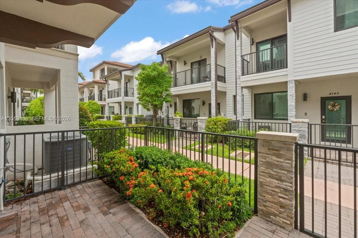 4746 NW 83rd Pkwy, Doral, FL 33166