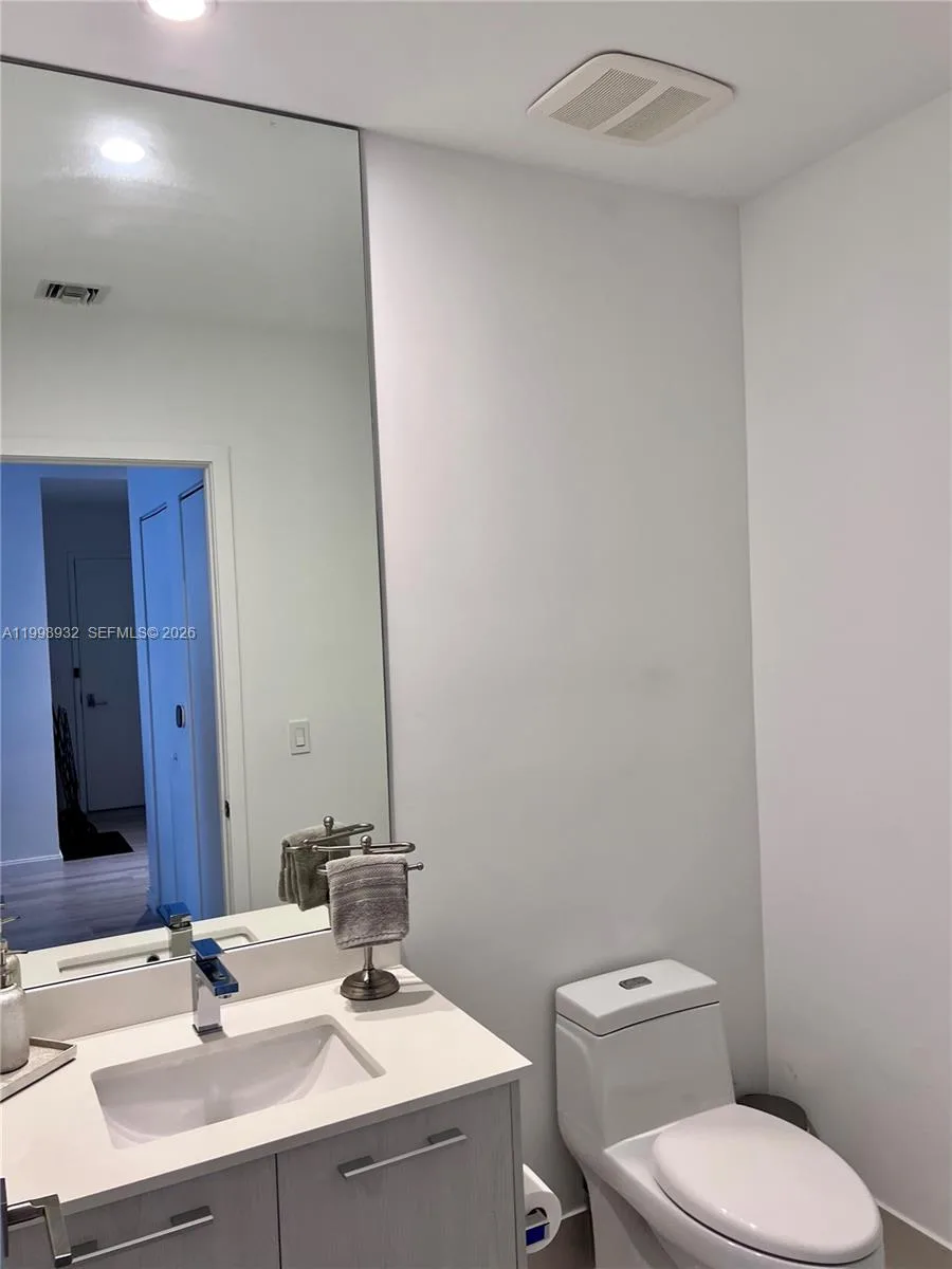 55 SW 9th St # 4109, Miami, FL 33130 photo 10