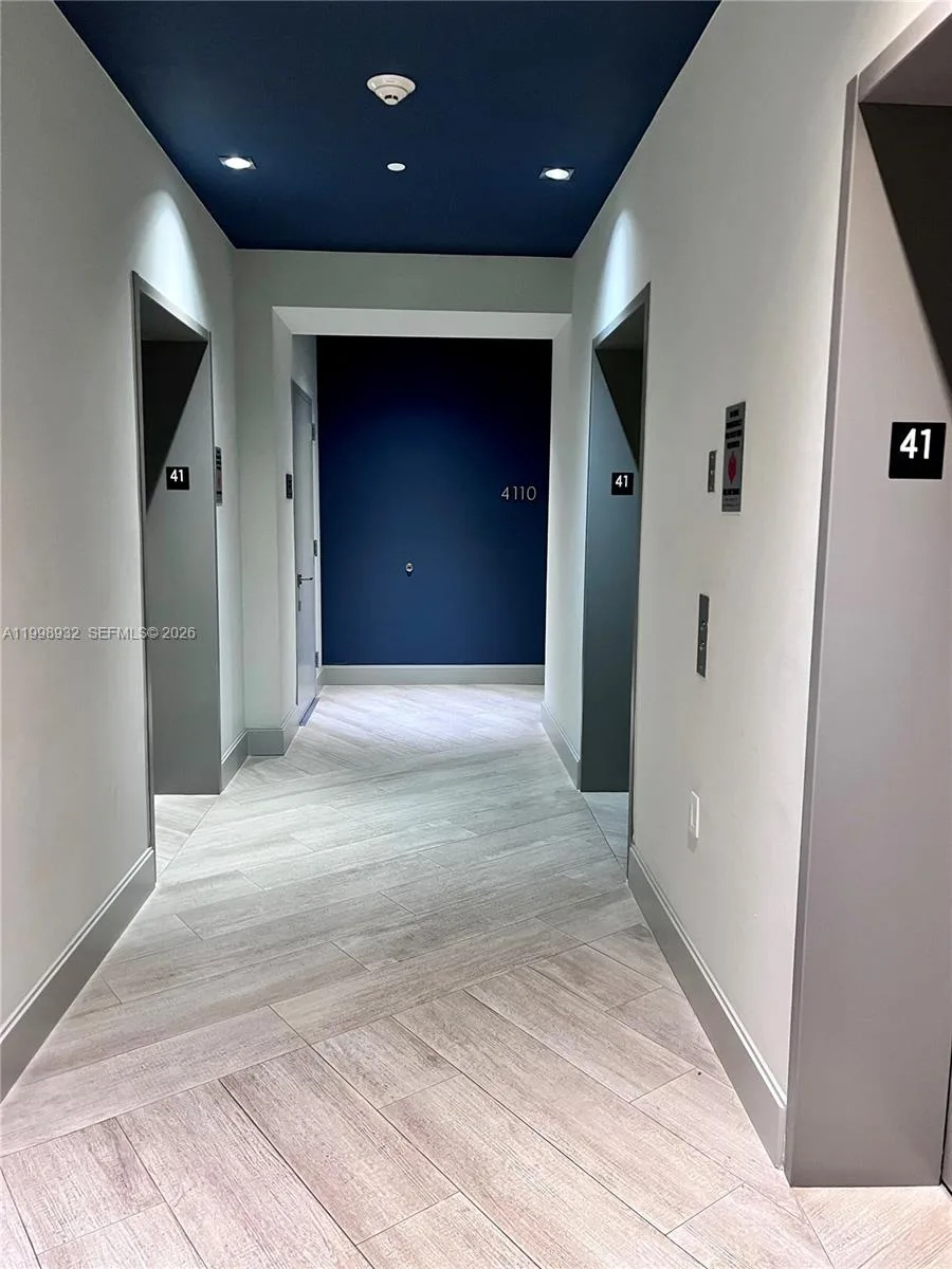 55 SW 9th St # 4109, Miami, FL 33130 photo 3