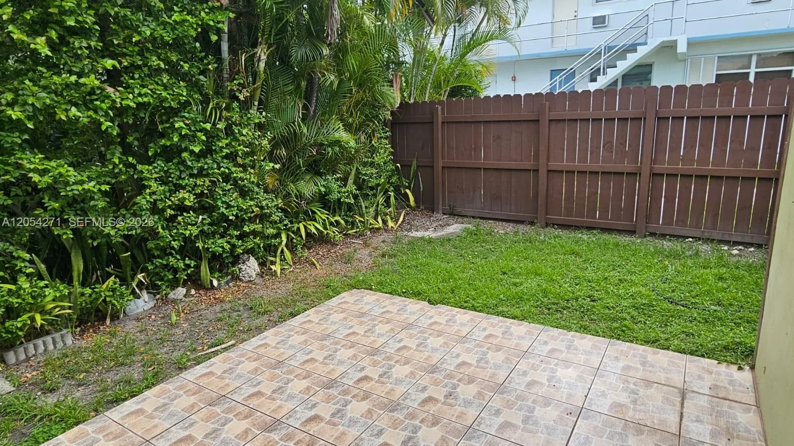 808 NE 10th St # 3, Hallandale Beach, FL 33009 photo 2