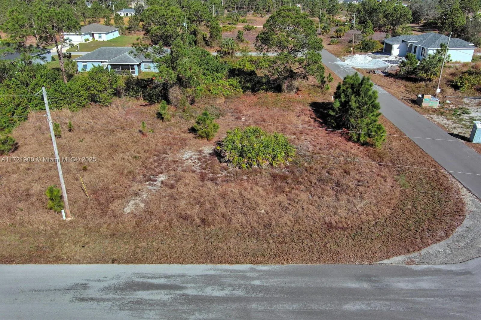 733 Bumby St E, Lehigh Acres, FL 33974 photo 4