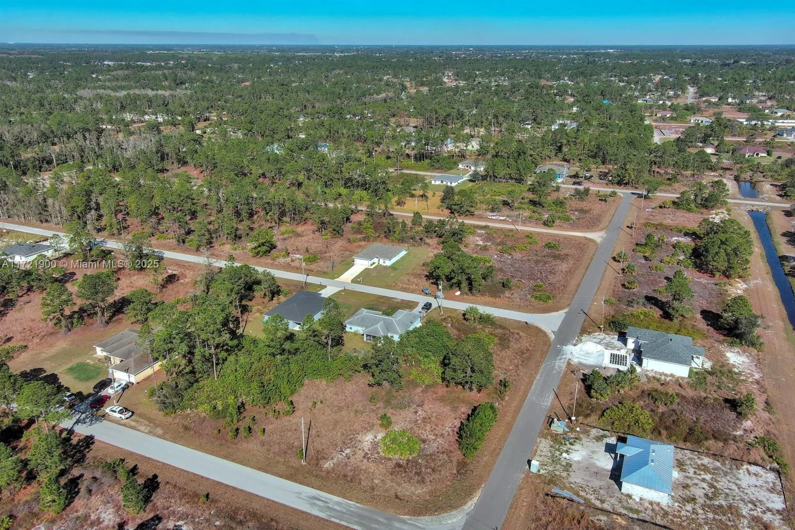 733 Bumby St E, Lehigh Acres, FL 33974 photo 9