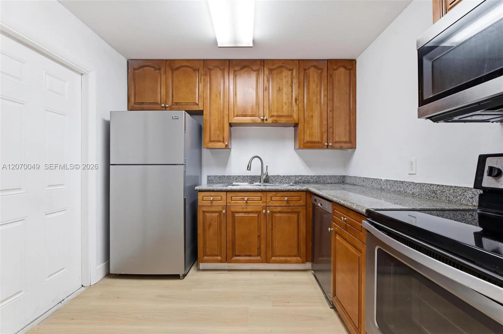 15205 NE 6th Ave # D305, Miami, FL 33162 photo 4
