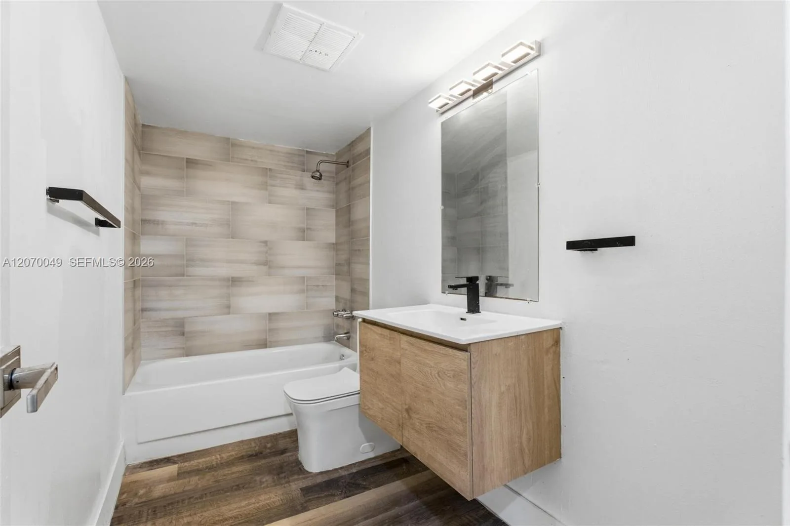 15205 NE 6th Ave # D305, Miami, FL 33162 photo 9
