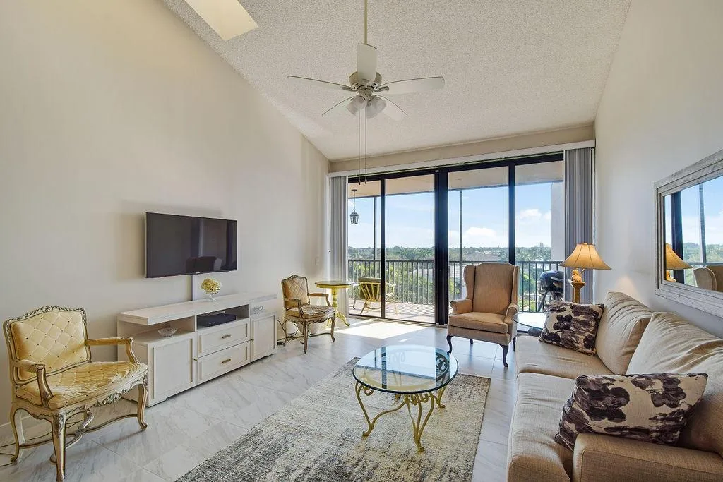 11370 Twelve Oaks Way # 614, North Palm Beach, FL 33408 photo 2