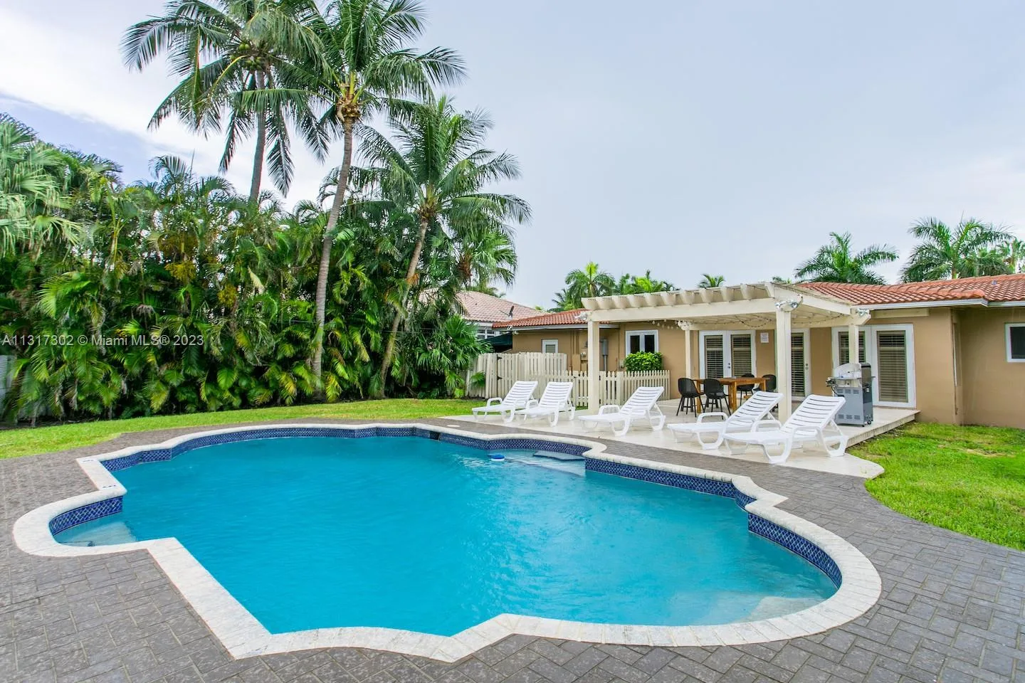 714 Harrison St, Hollywood, FL 33019 photo 3