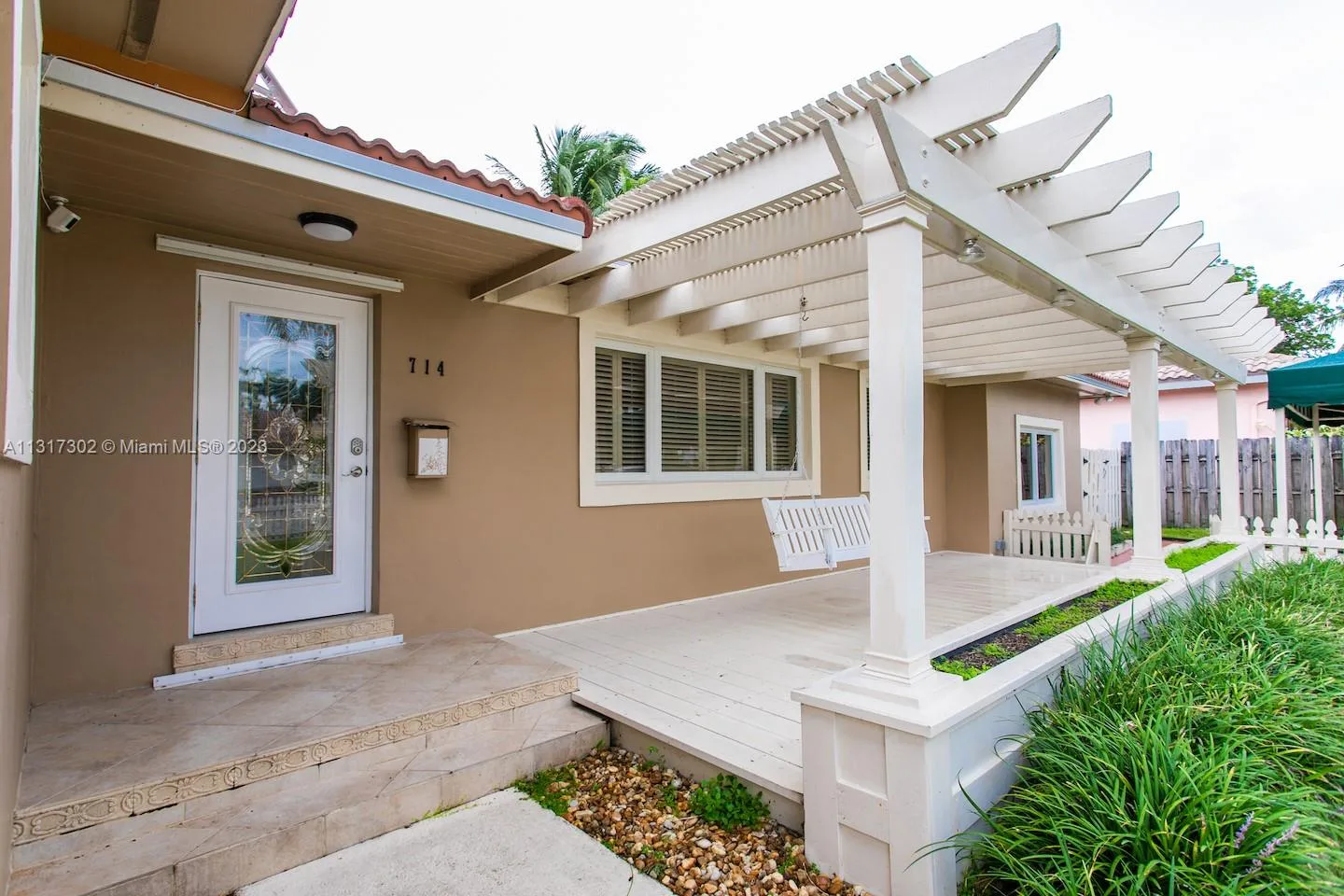 714 Harrison St, Hollywood, FL 33019 photo 4