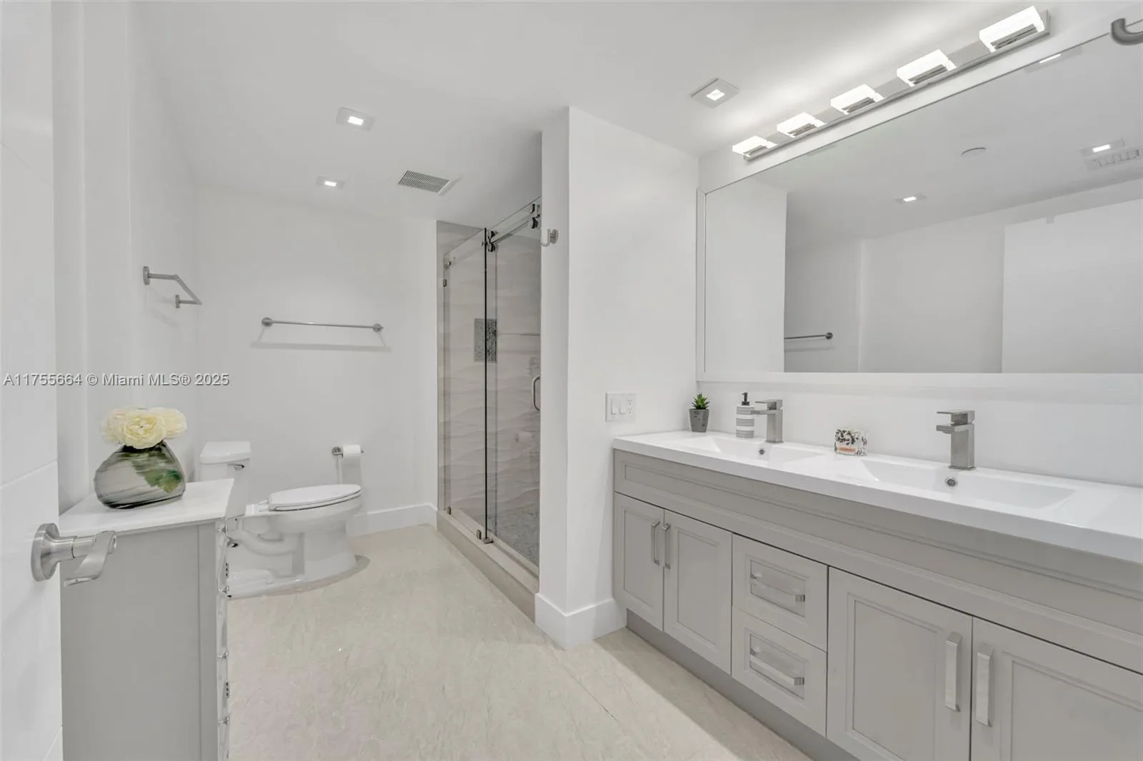 1581 Brickell Ave # 1007, Miami, FL 33129 photo 13